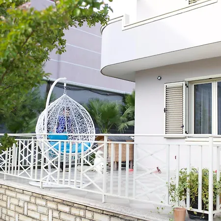 By Romi Durres