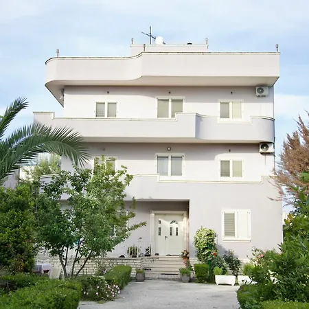By Romi * Durres